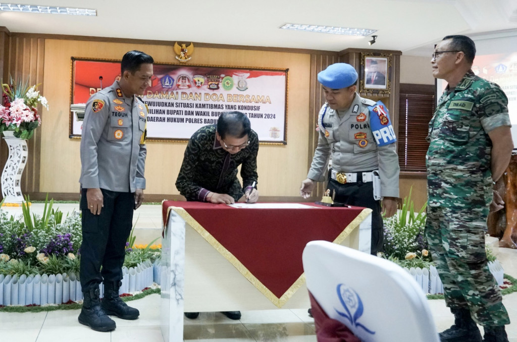 Plt. Bupati Badung Suiasa Tandatangani Deklarasi Damai Pilkada Badung